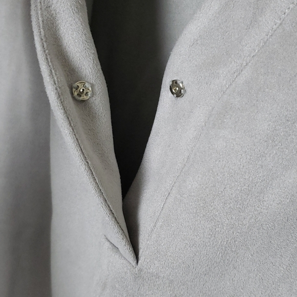 Waverly Grey Faux Suede Top Size M - Picture 5 of 8